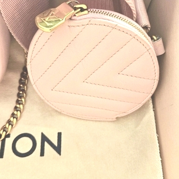 Louis Vuitton New Wave Multi Pochette - Picture 6 of 14